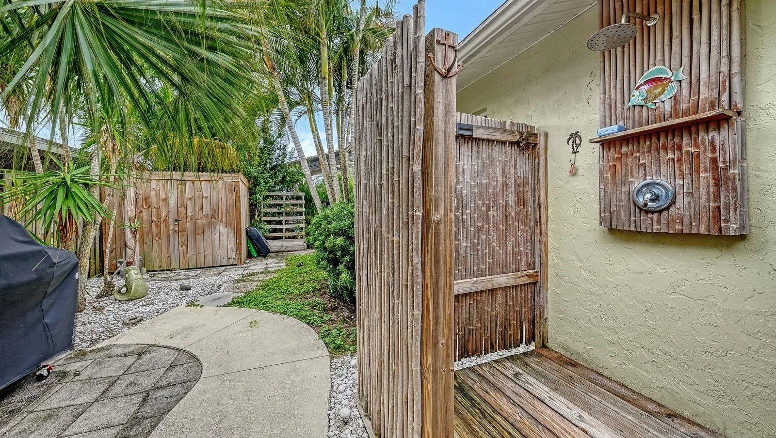 2295 PINE VIEW CIR