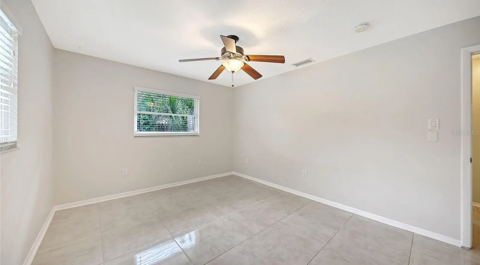 2295 PINE VIEW CIR