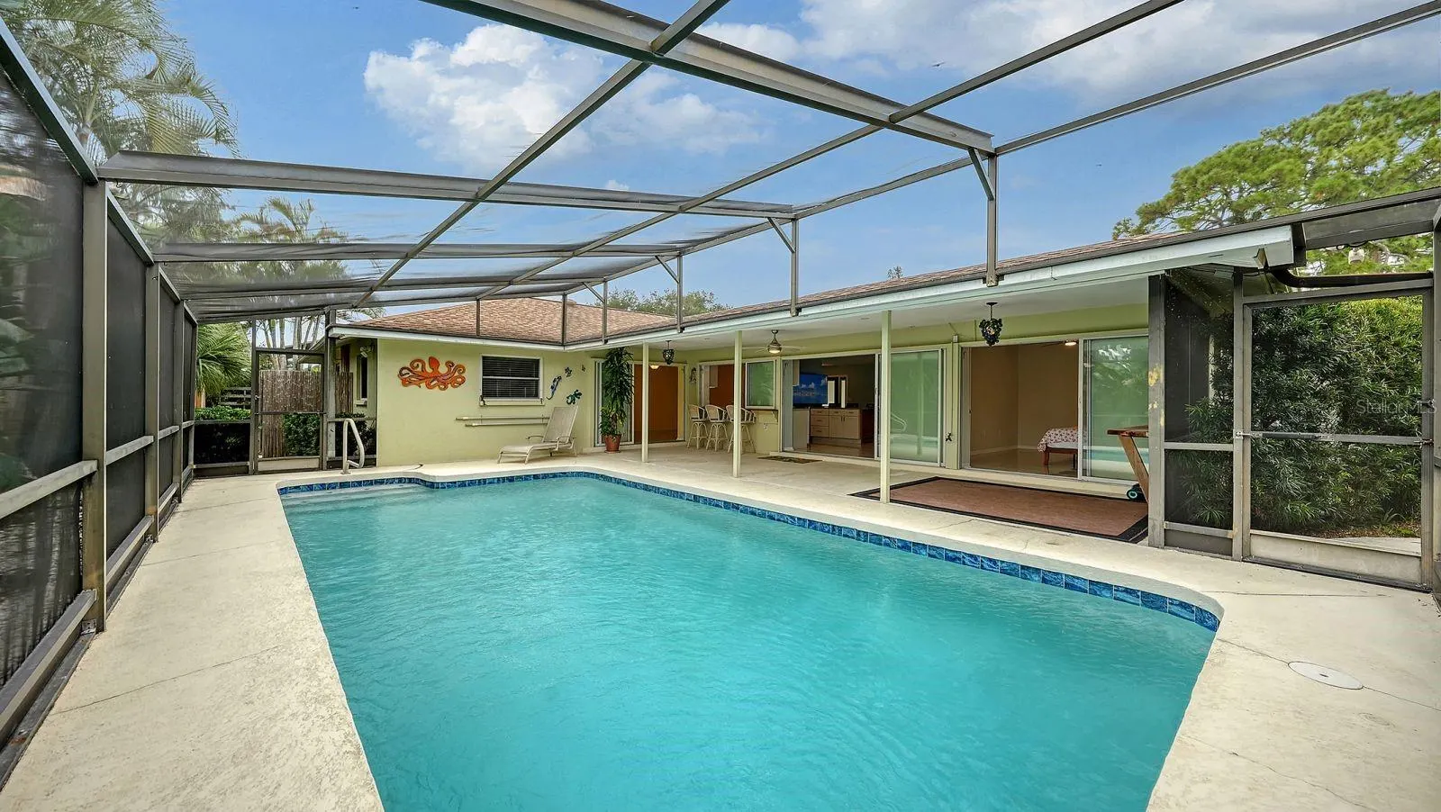 2295 PINE VIEW CIR
