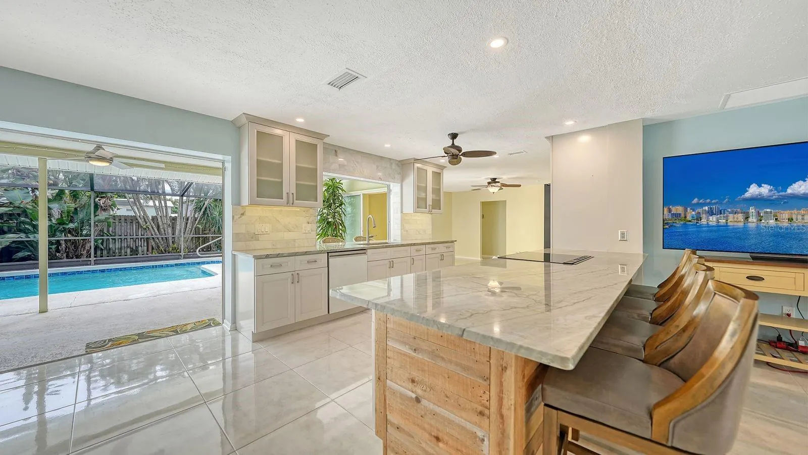 2295 PINE VIEW CIR