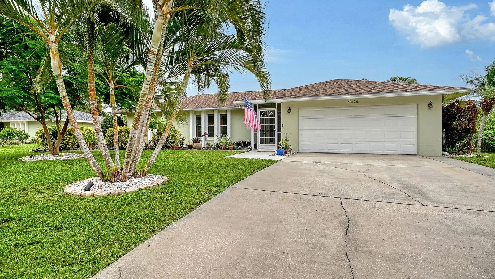 2295 PINE VIEW CIR