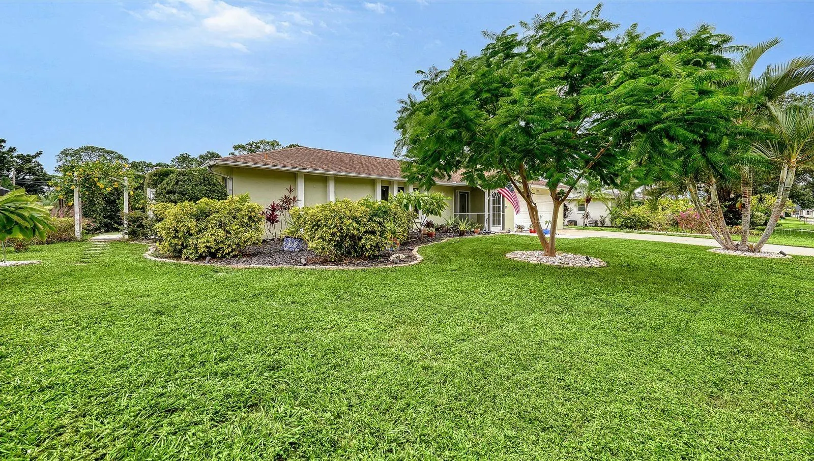 2295 PINE VIEW CIR