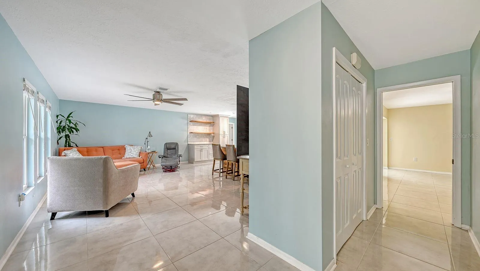 2295 PINE VIEW CIR