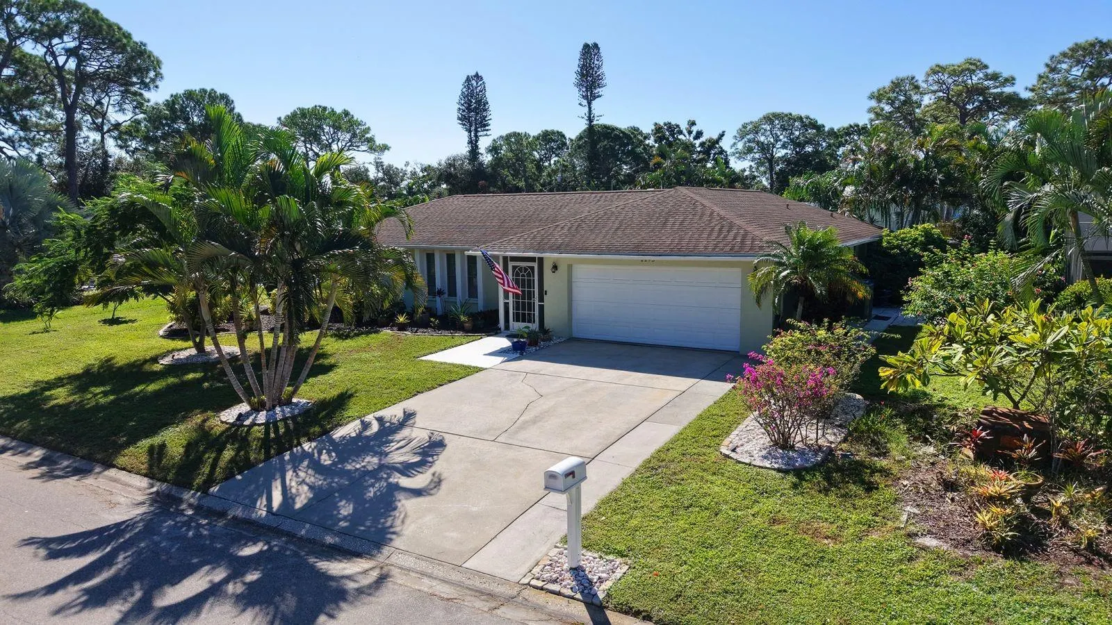 2295 PINE VIEW CIR