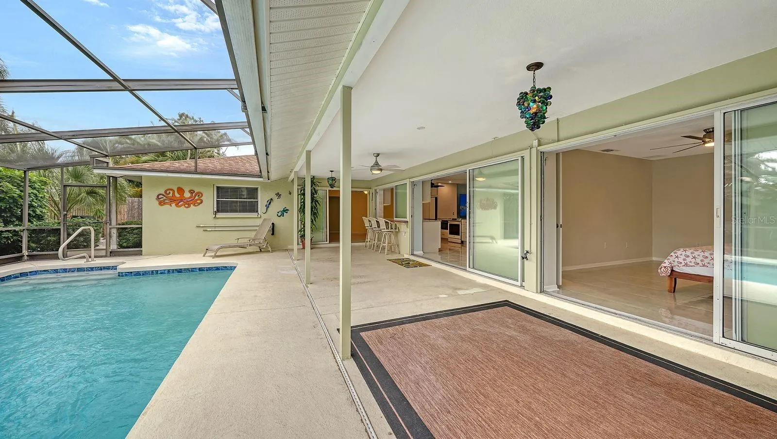 2295 PINE VIEW CIR