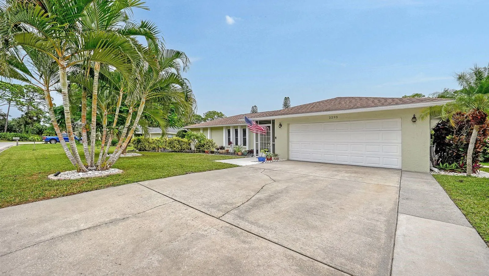2295 PINE VIEW CIR