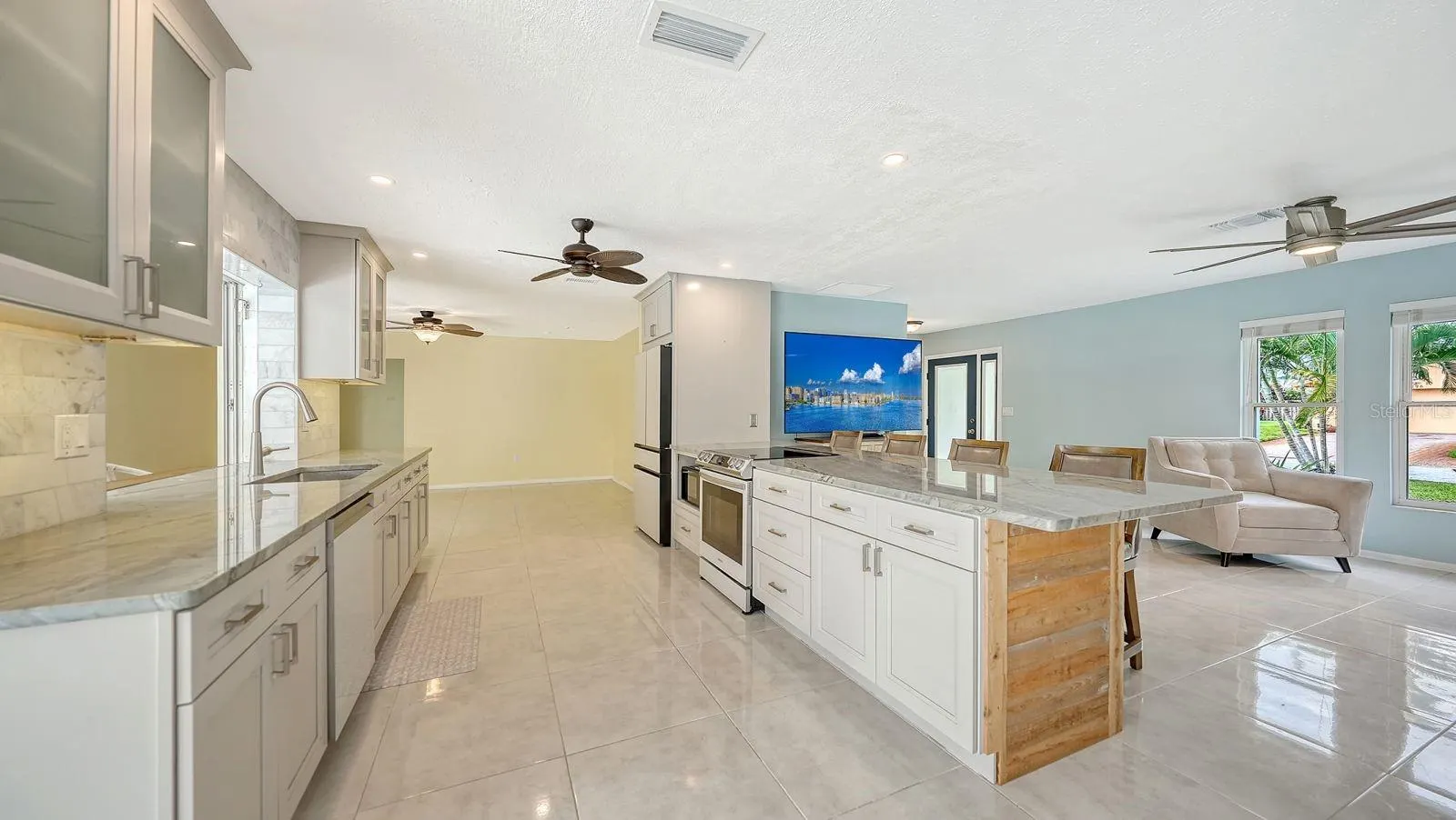 2295 PINE VIEW CIR