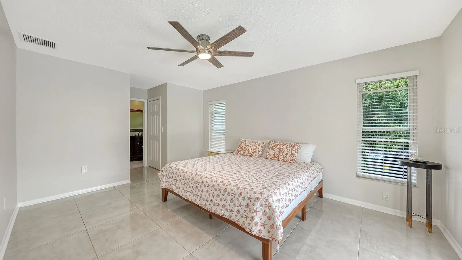 2295 PINE VIEW CIR