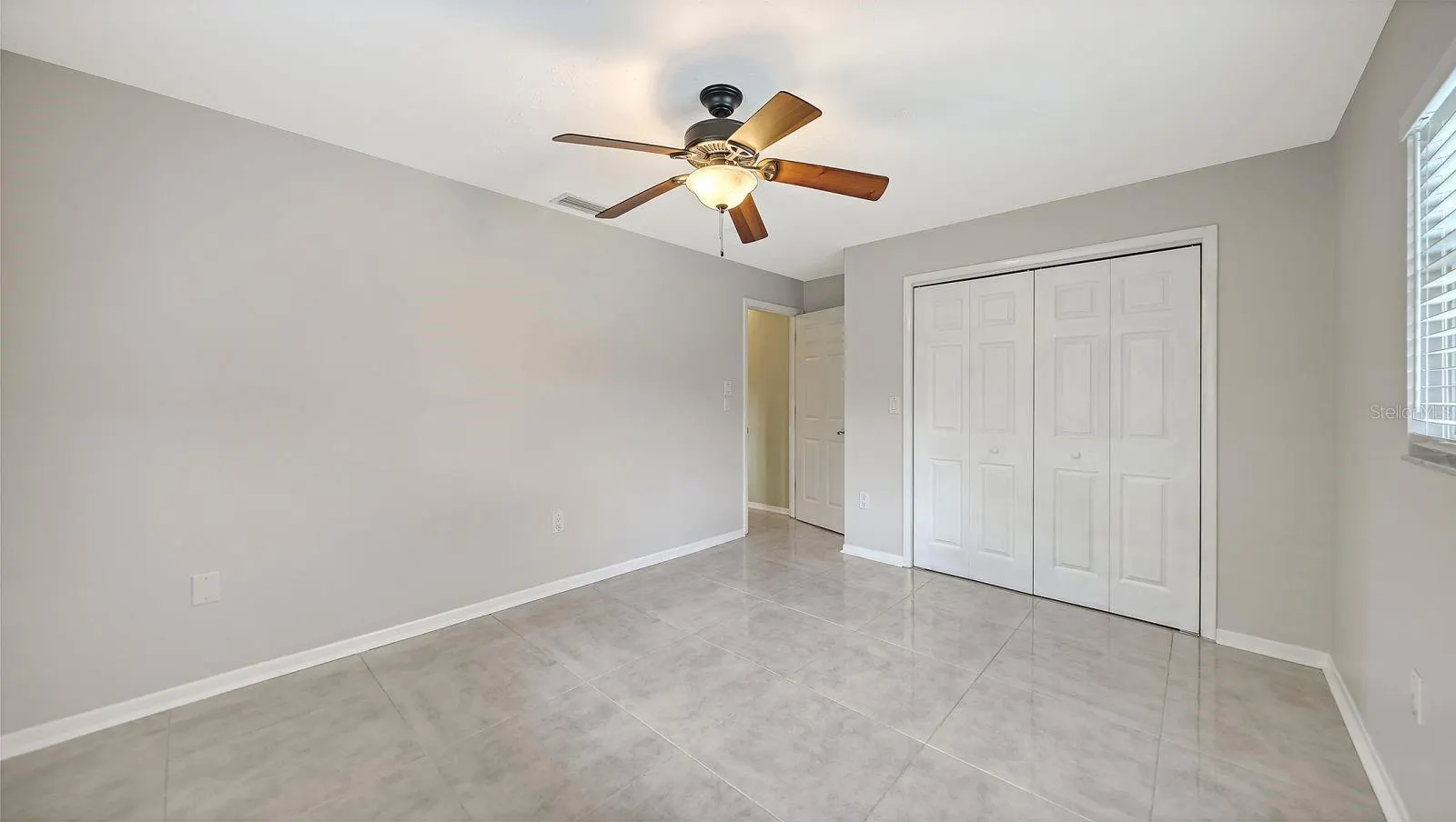 2295 PINE VIEW CIR