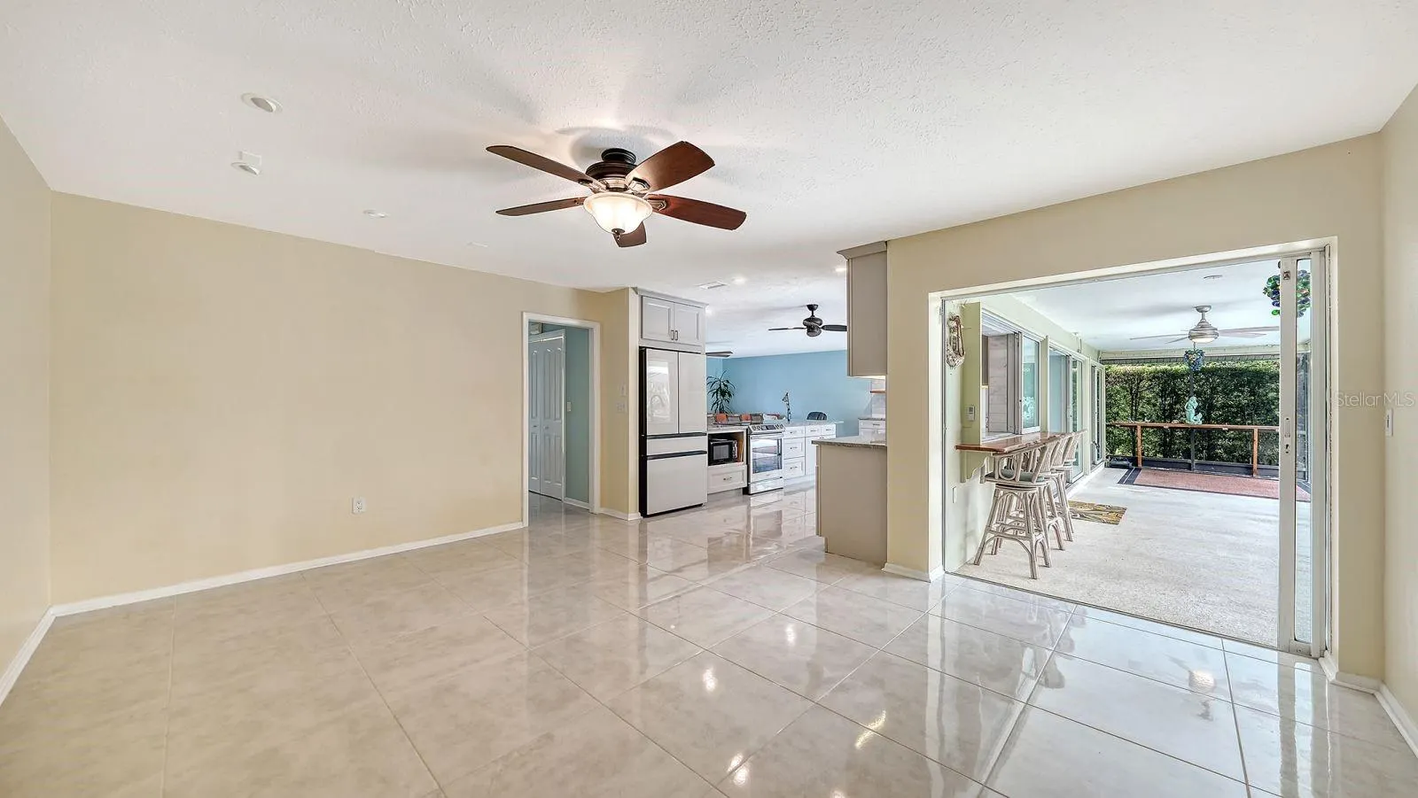 2295 PINE VIEW CIR