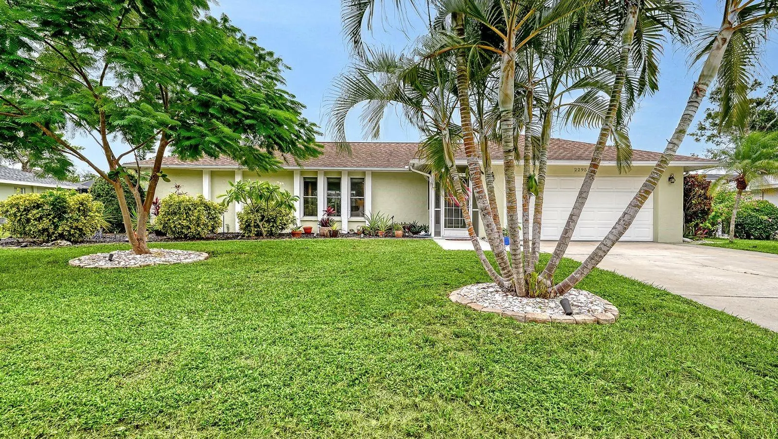 2295 PINE VIEW CIR