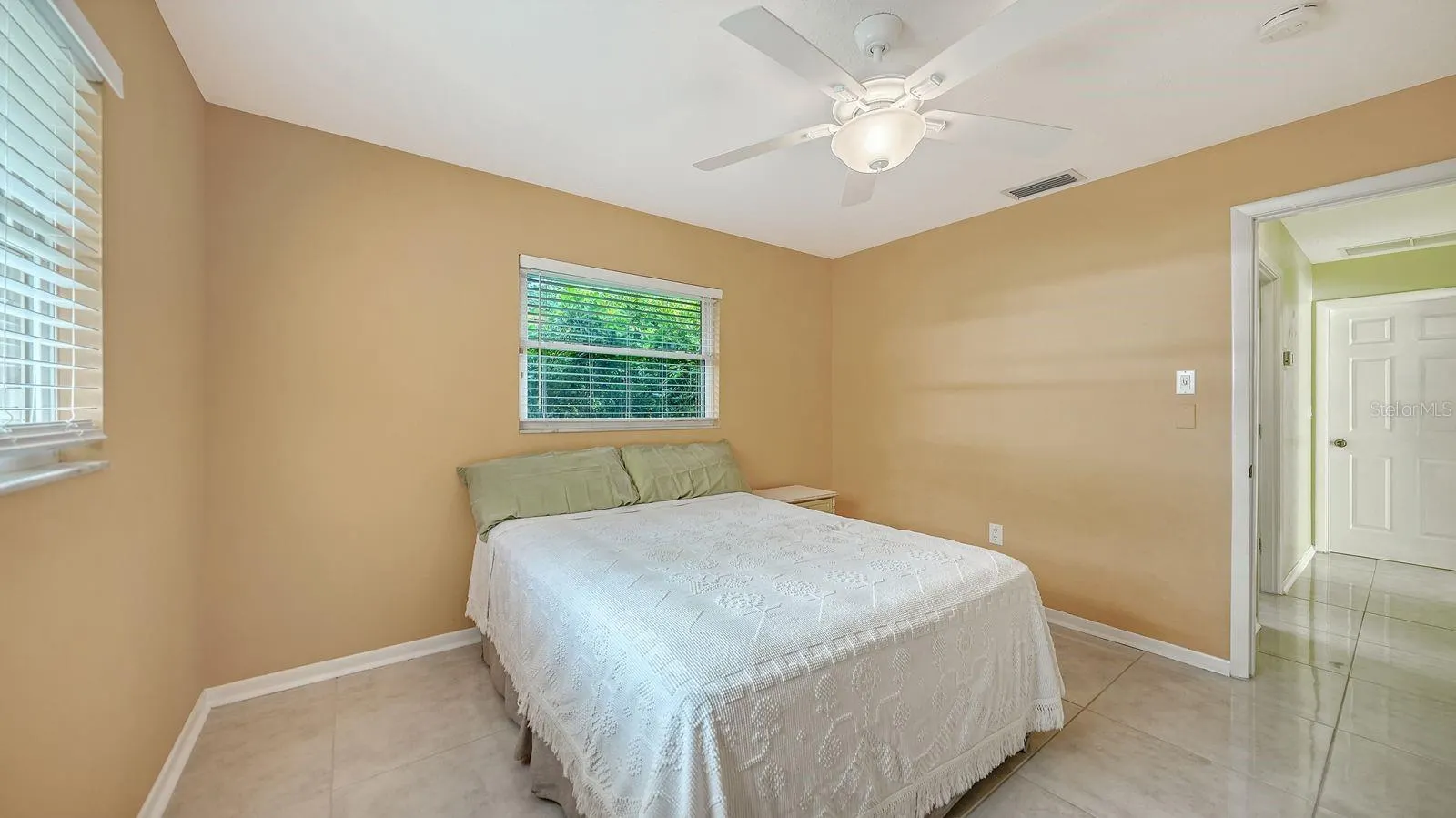 2295 PINE VIEW CIR