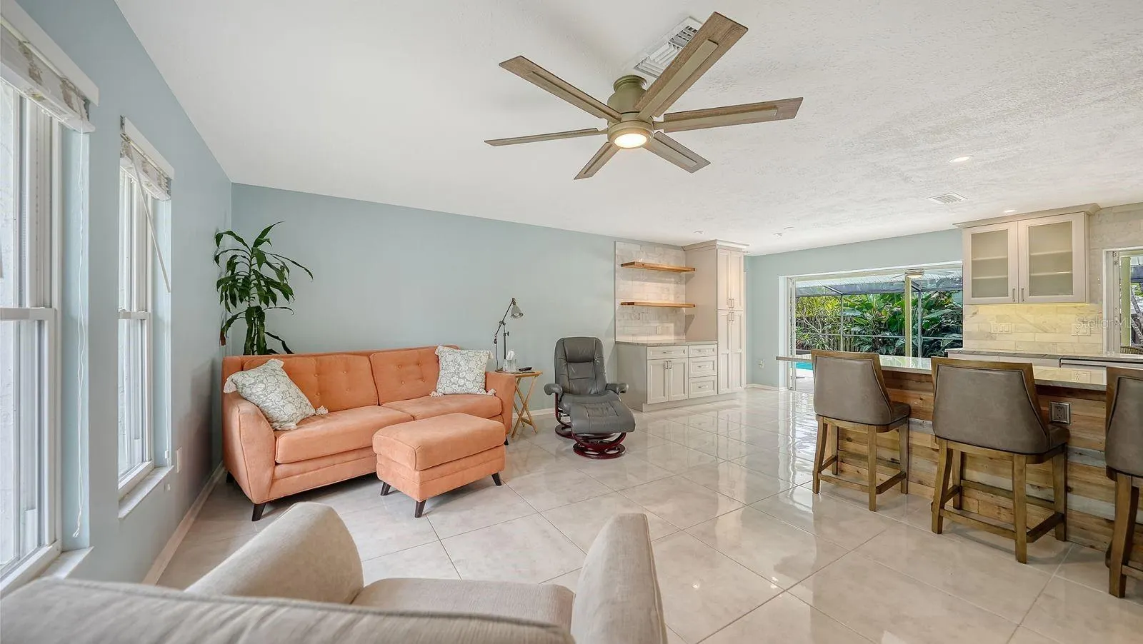 2295 PINE VIEW CIR