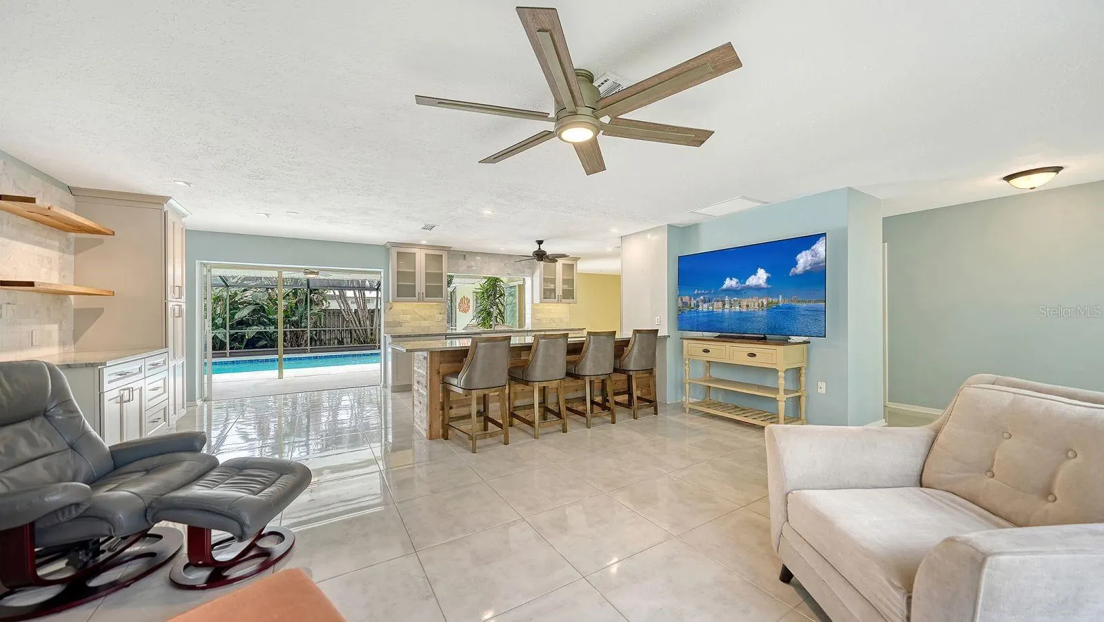 2295 PINE VIEW CIR