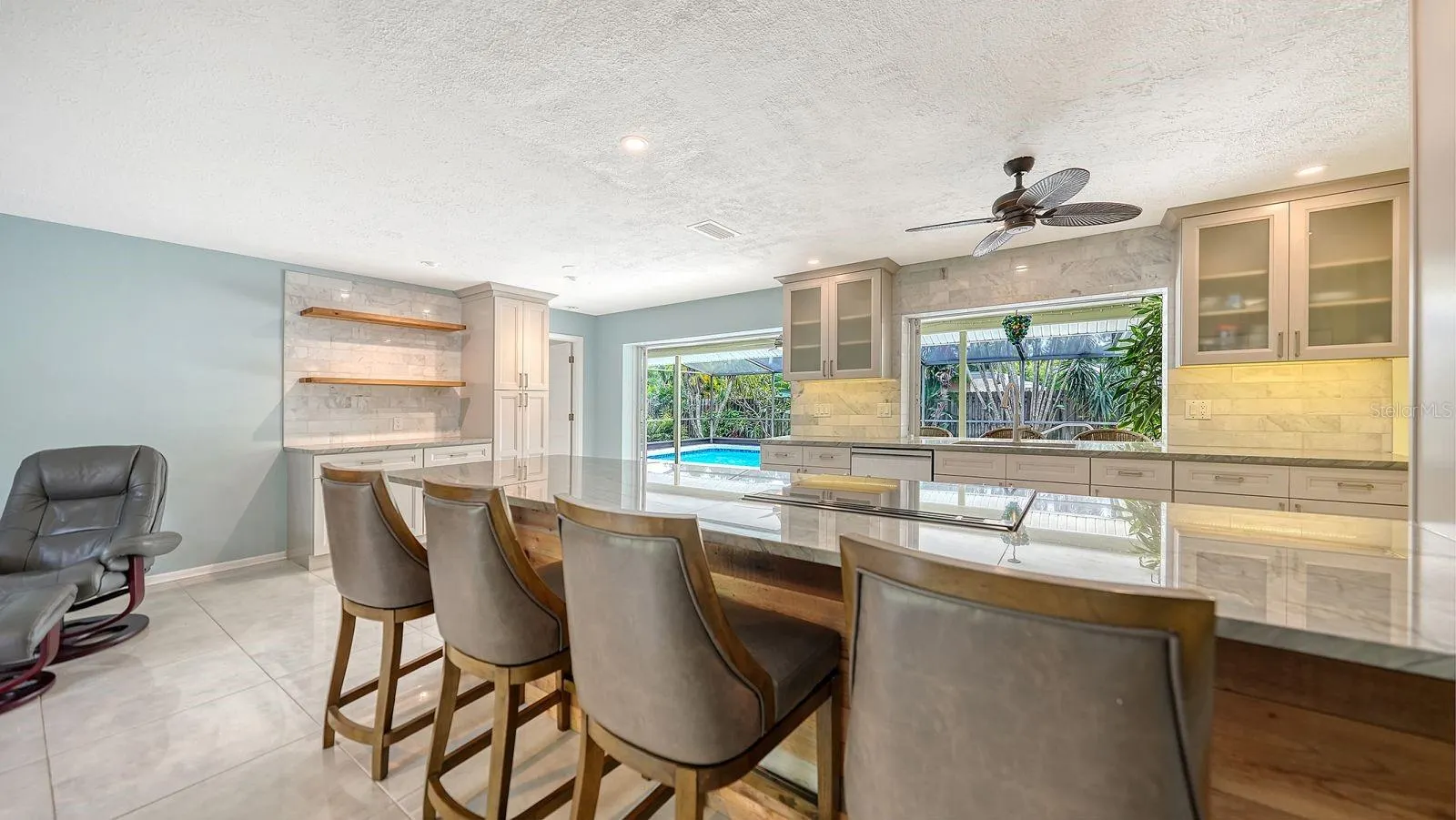 2295 PINE VIEW CIR