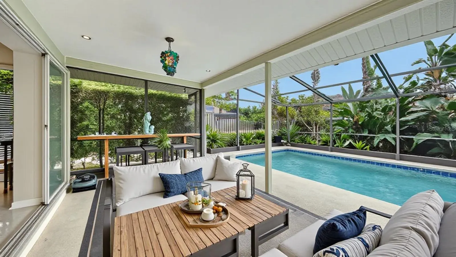 2295 PINE VIEW CIR