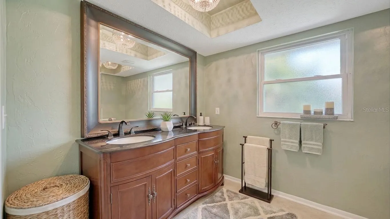 2295 PINE VIEW CIR