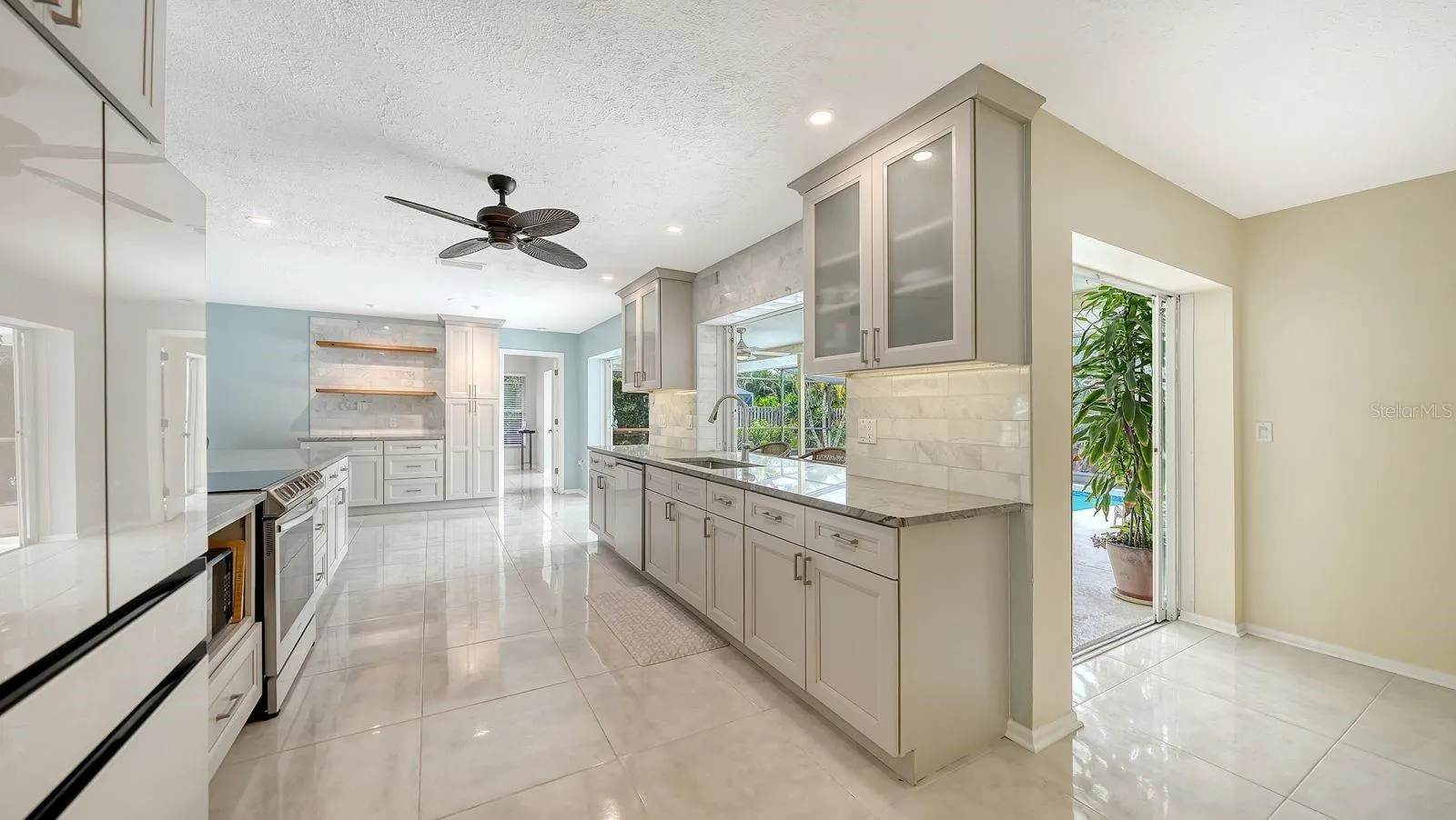 2295 PINE VIEW CIR