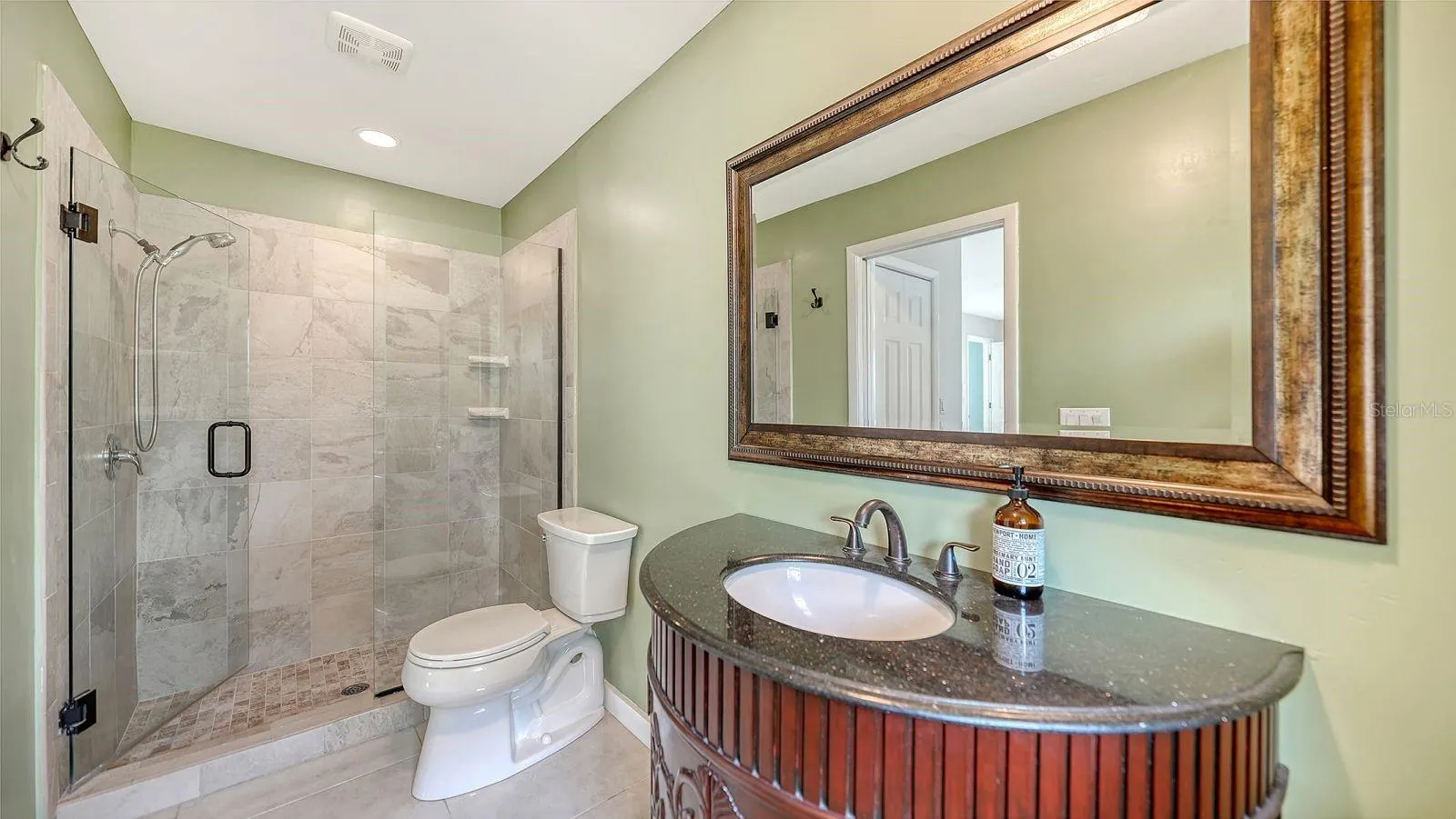 2295 PINE VIEW CIR