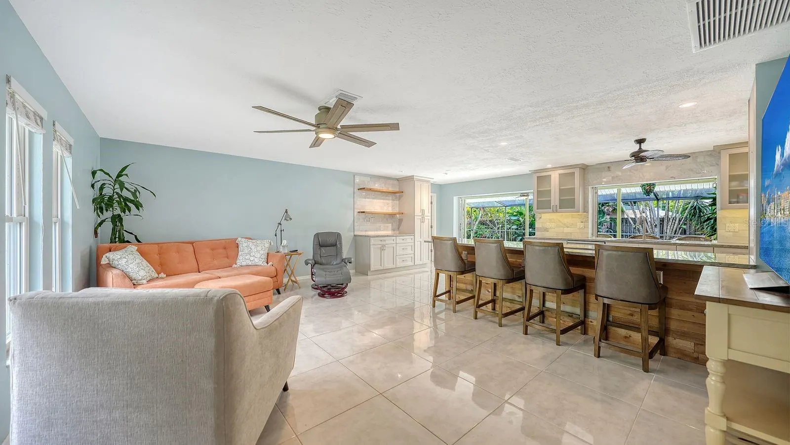 2295 PINE VIEW CIR