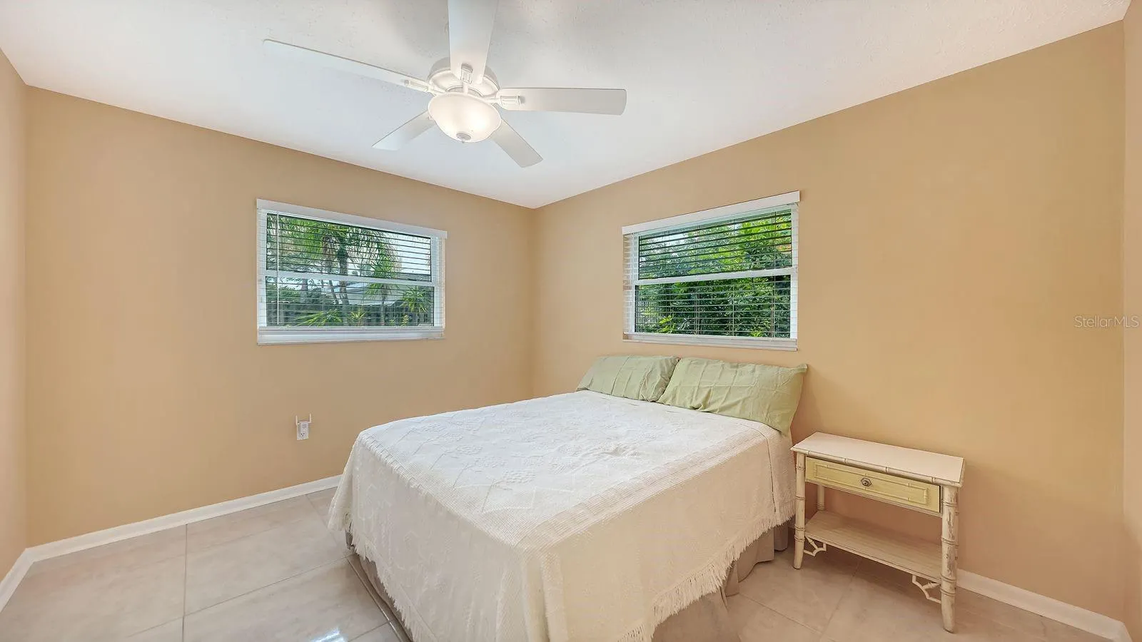 2295 PINE VIEW CIR