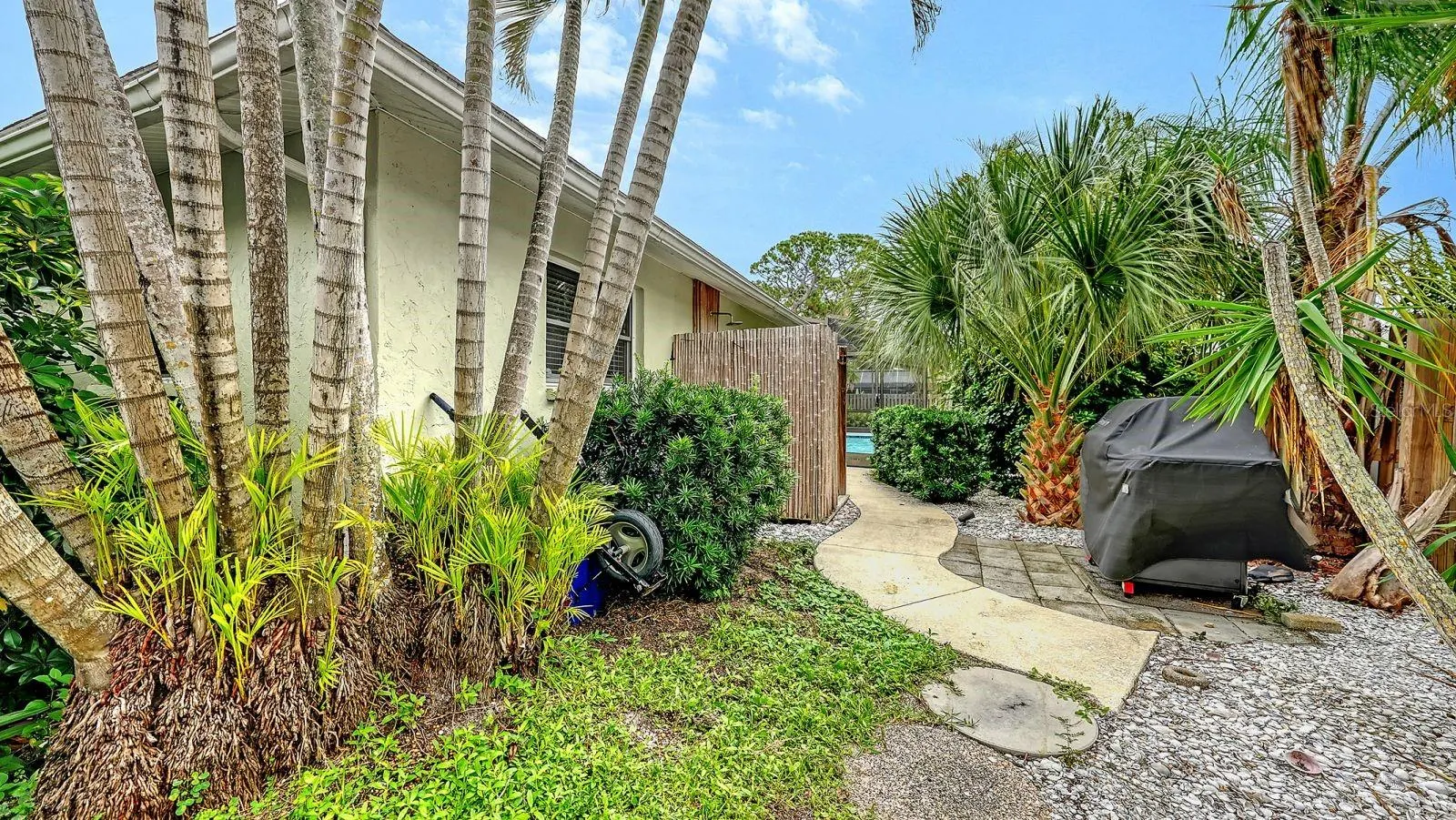 2295 PINE VIEW CIR