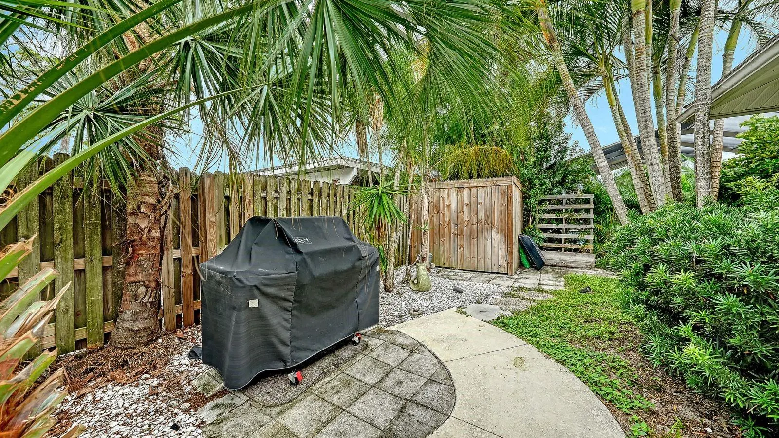 2295 PINE VIEW CIR