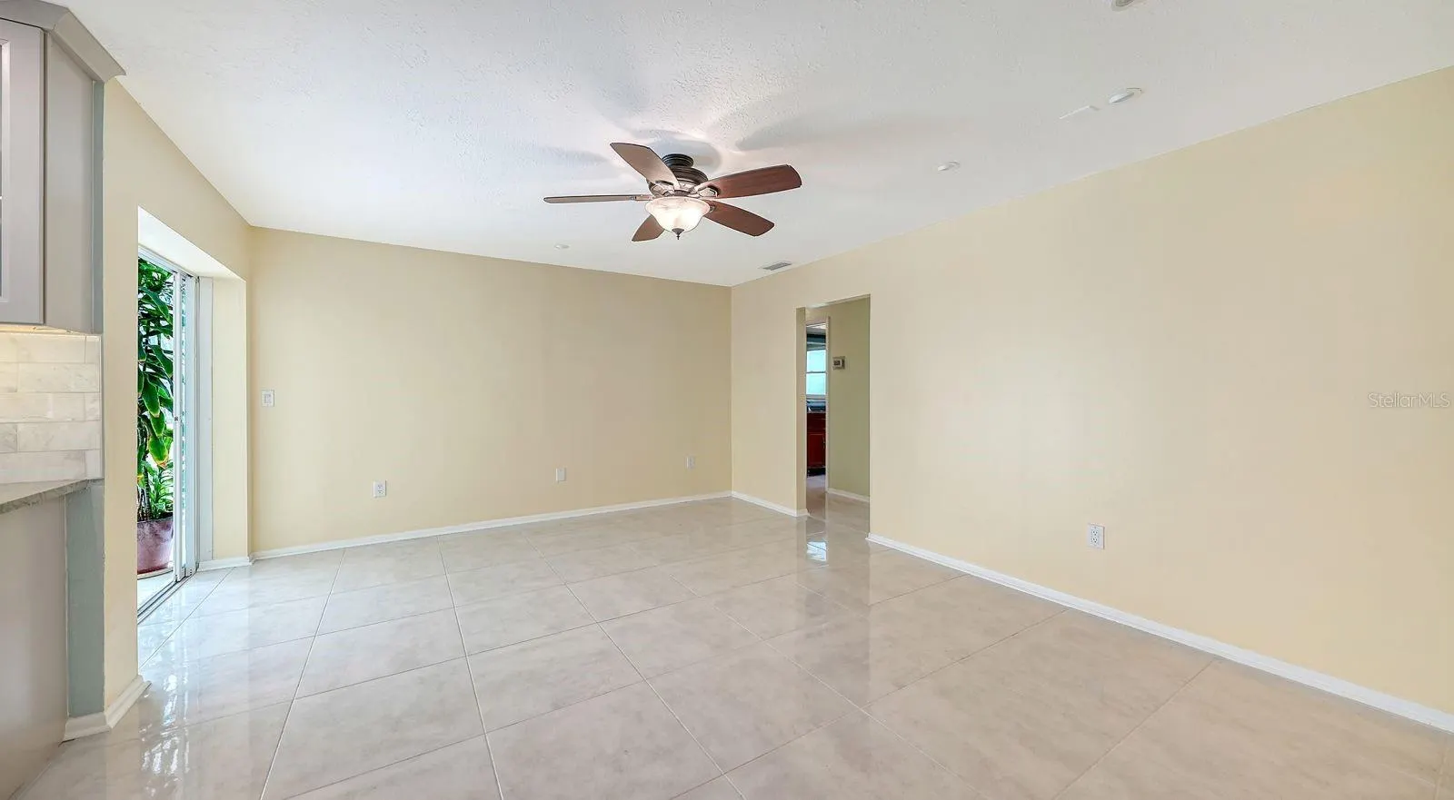 2295 PINE VIEW CIR