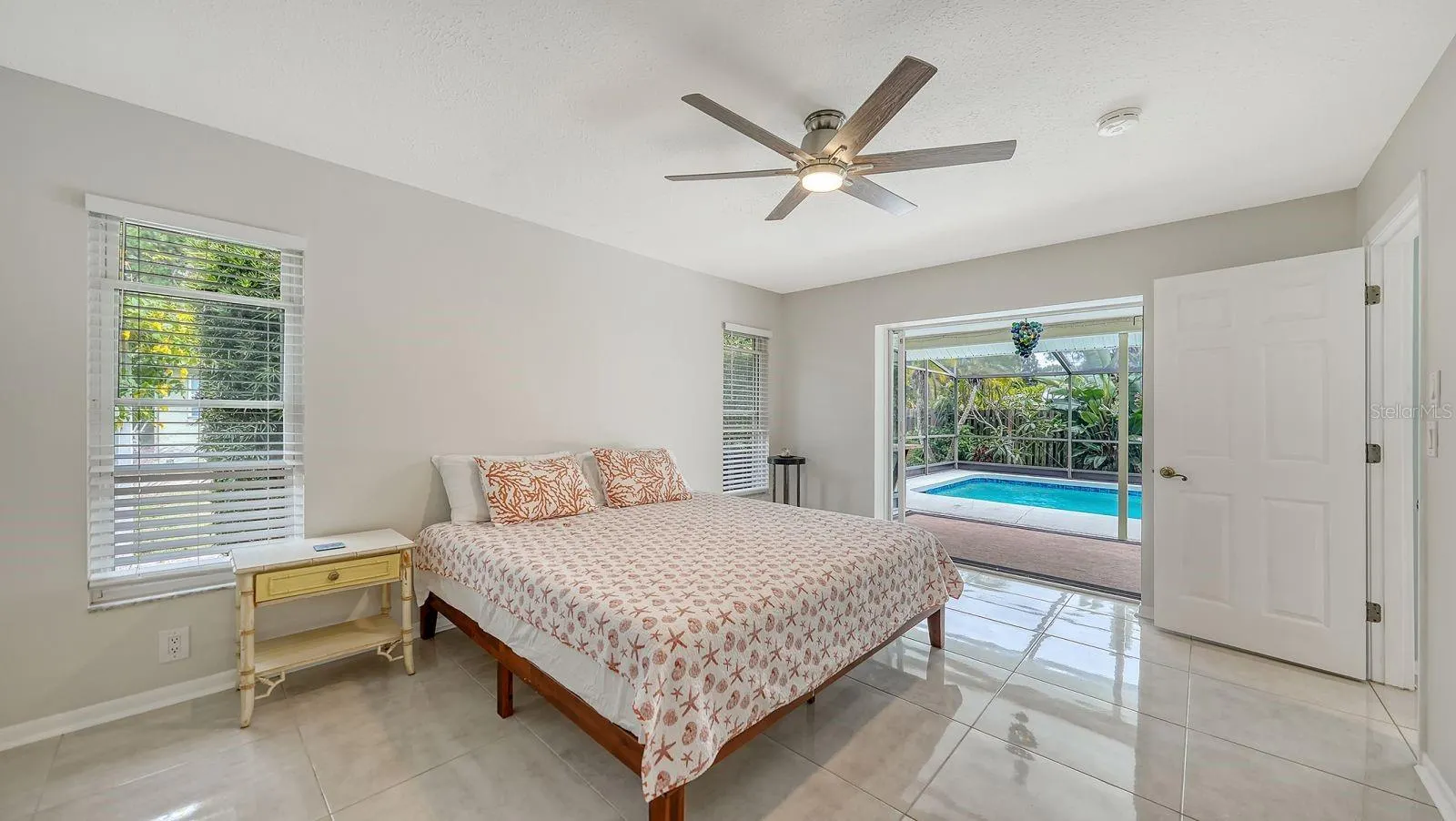 2295 PINE VIEW CIR