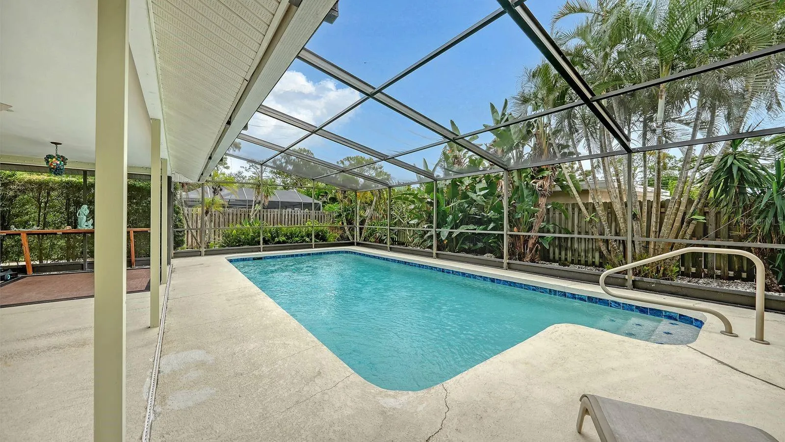 2295 PINE VIEW CIR
