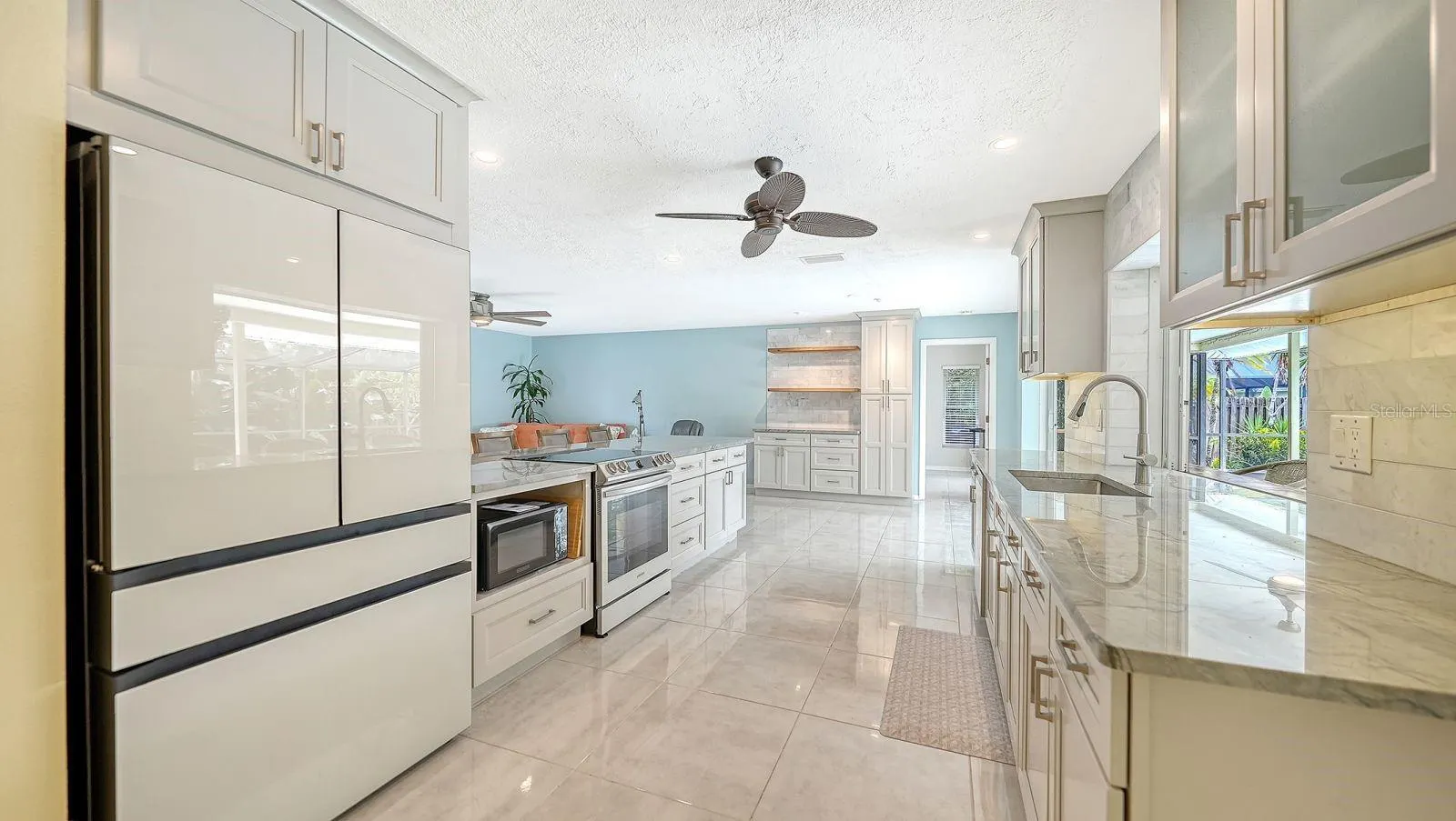 2295 PINE VIEW CIR