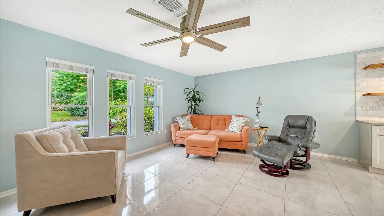 2295 PINE VIEW CIR