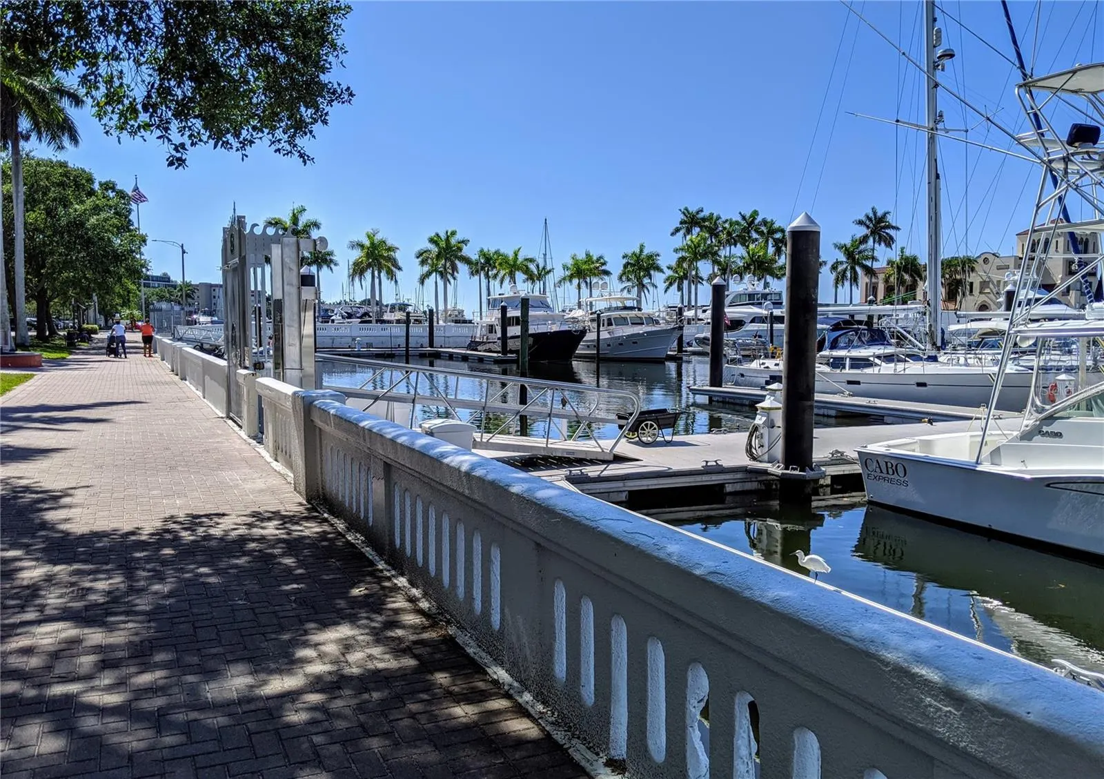 3779 LAKE BAYSHORE DR #H-402 #H-402