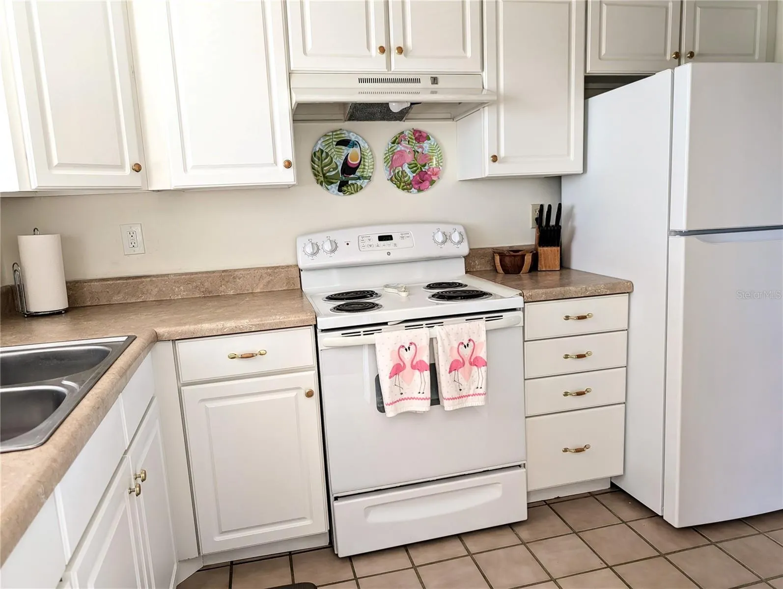 3779 LAKE BAYSHORE DR #H-402 #H-402