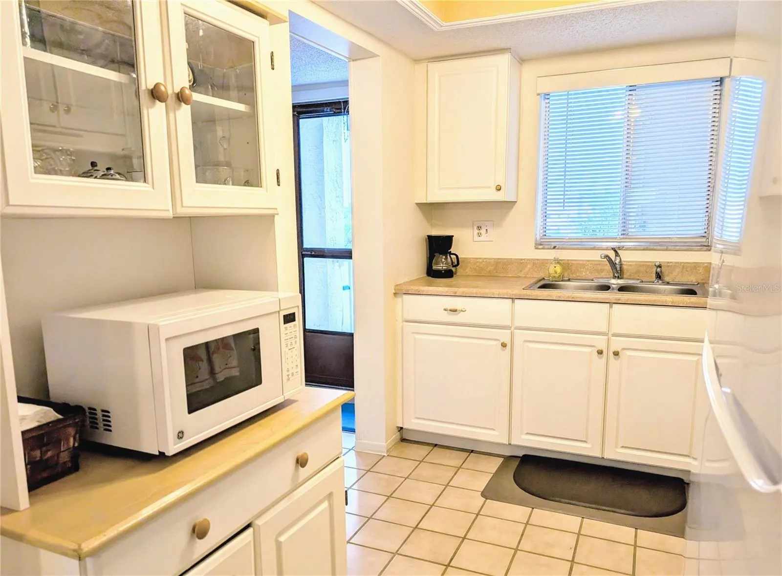 3779 LAKE BAYSHORE DR #H-402 #H-402