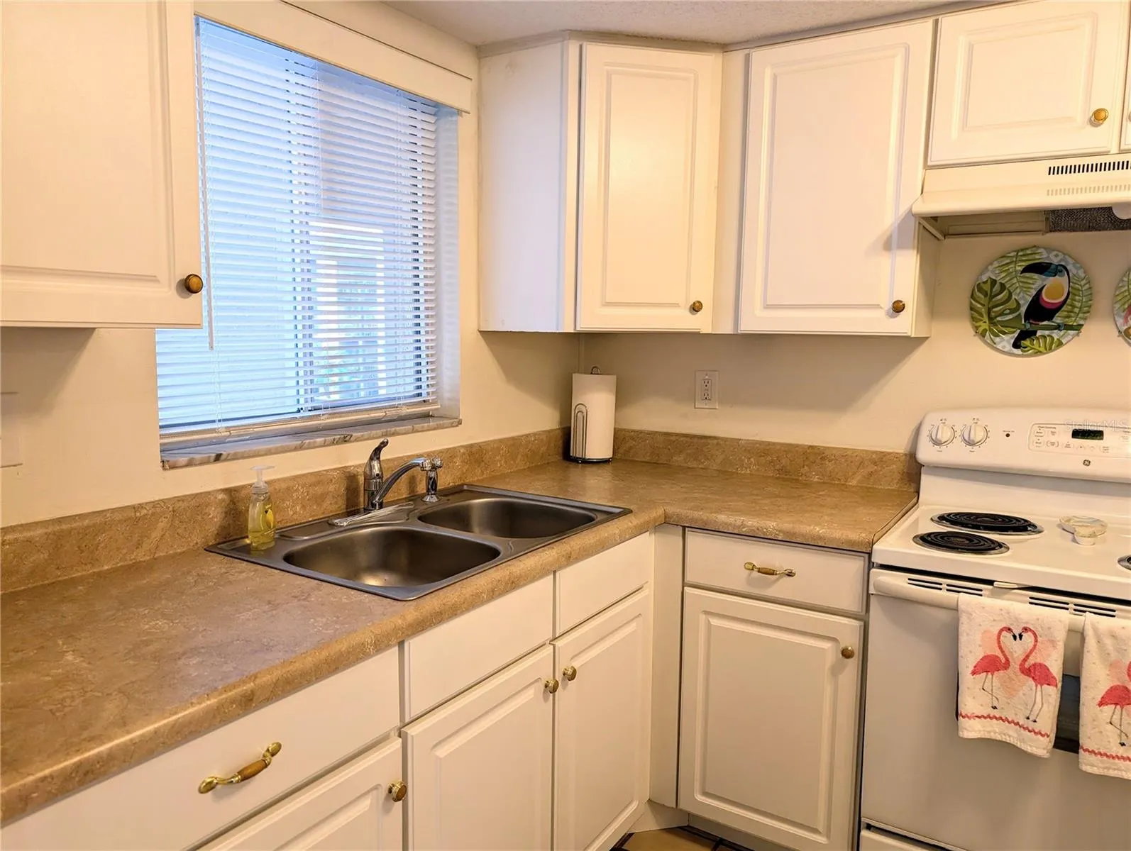 3779 LAKE BAYSHORE DR #H-402 #H-402