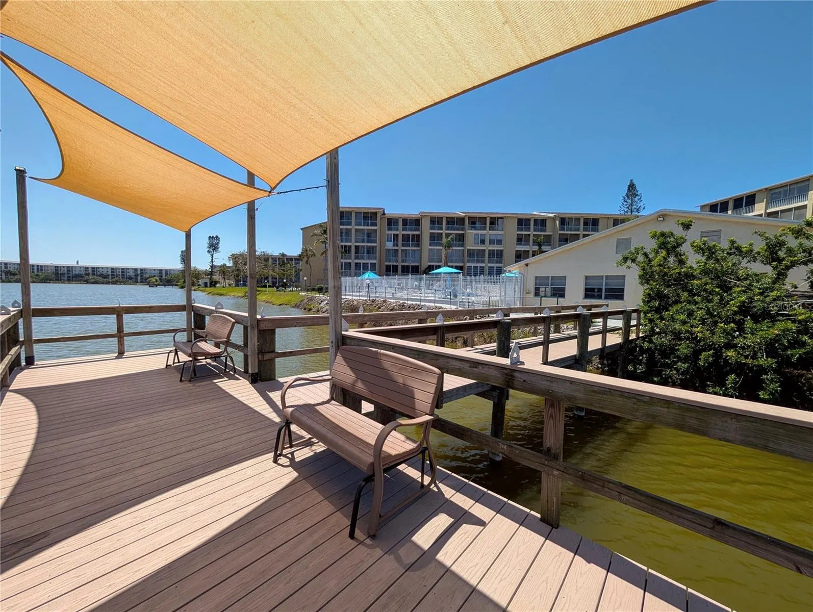 3779 LAKE BAYSHORE DR #H-402 #H-402