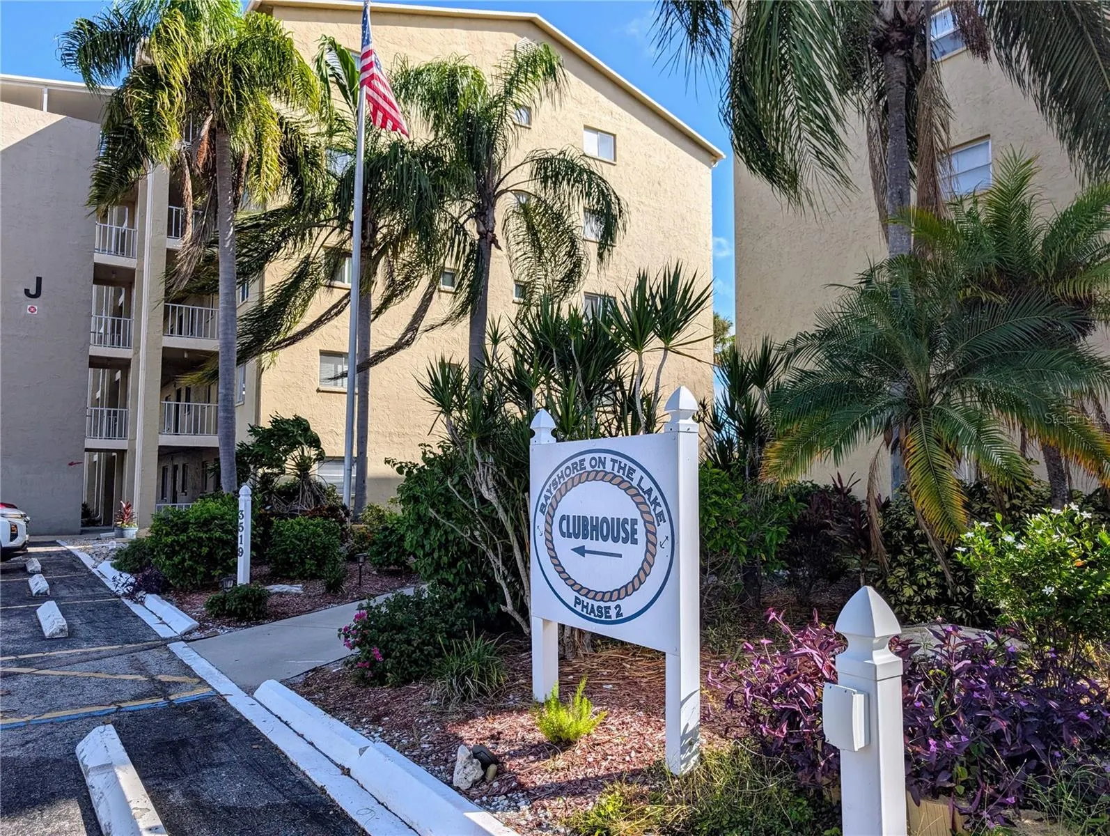3779 LAKE BAYSHORE DR #H-402 #H-402