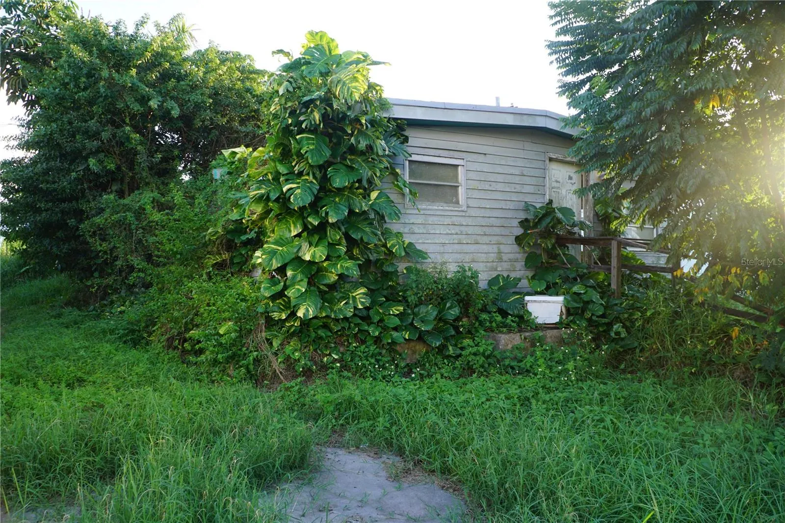 412 S COCOANUT RD
