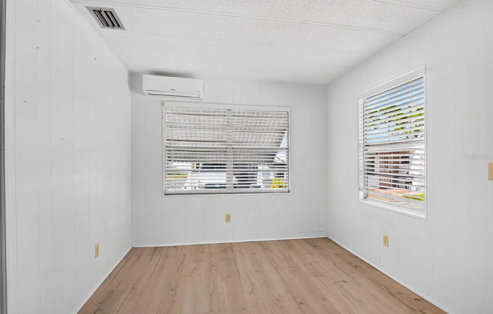 60 4TH ST
