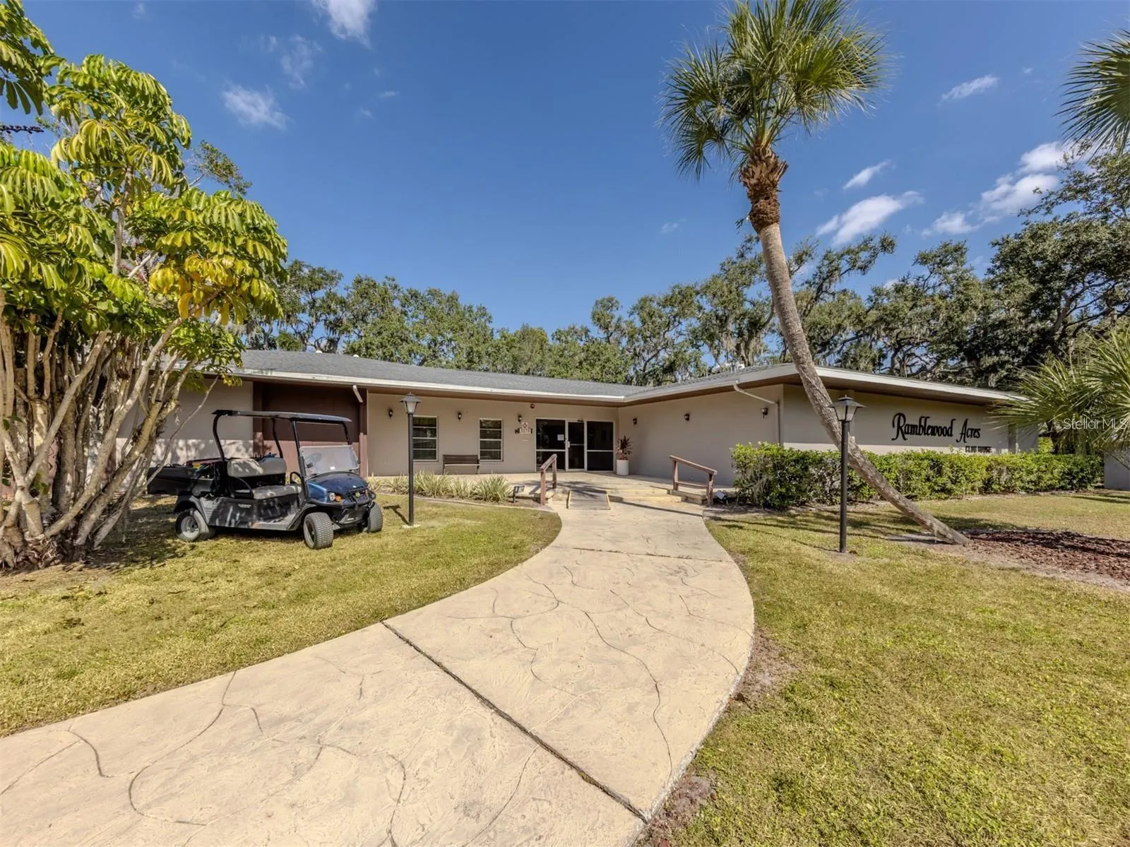 3208 RAMBLEWOOD DR N