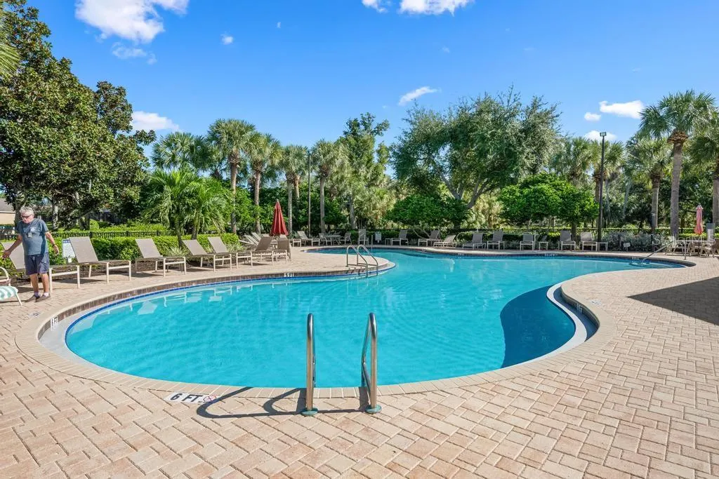 4208 OVERTURE CIR #502 #502