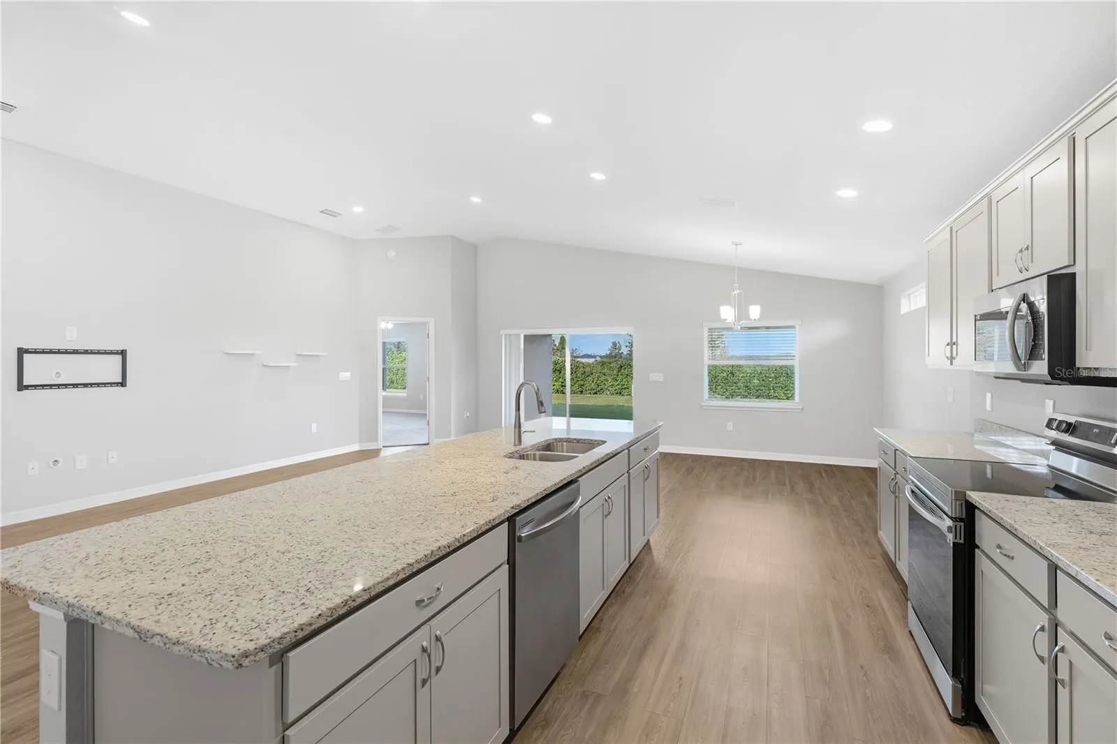 6704 162ND PL E