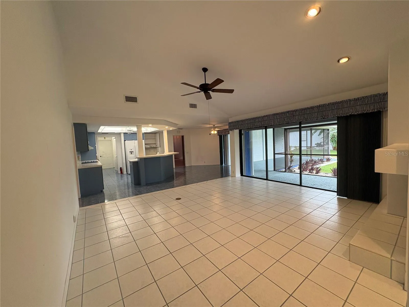 4328 COUNTRY CLUB BLVD