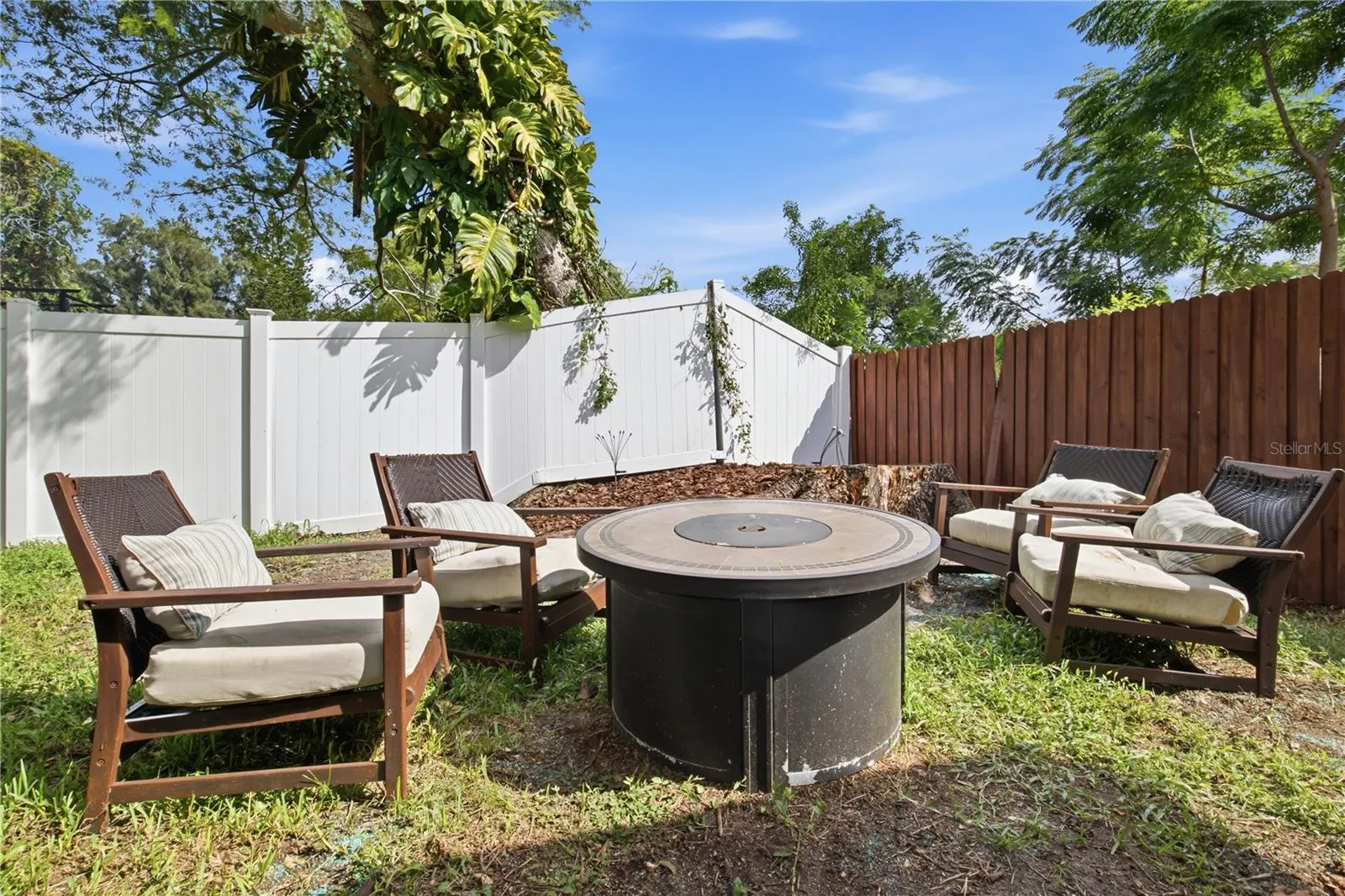 1807 DOUGLAS AVE