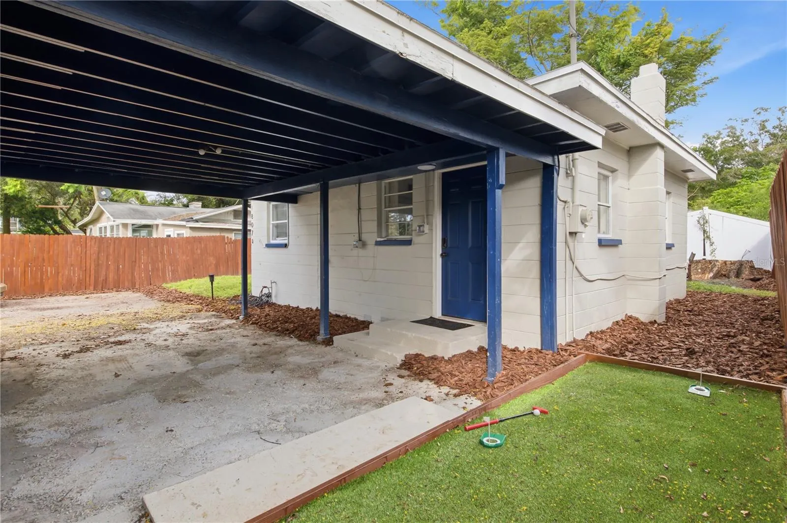 1807 DOUGLAS AVE