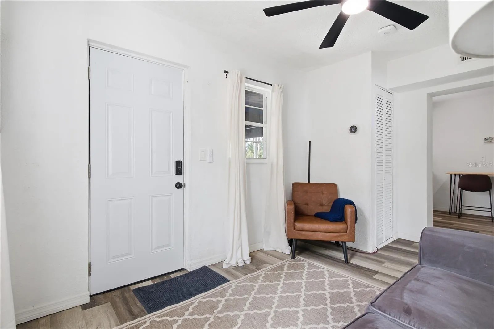 1807 DOUGLAS AVE