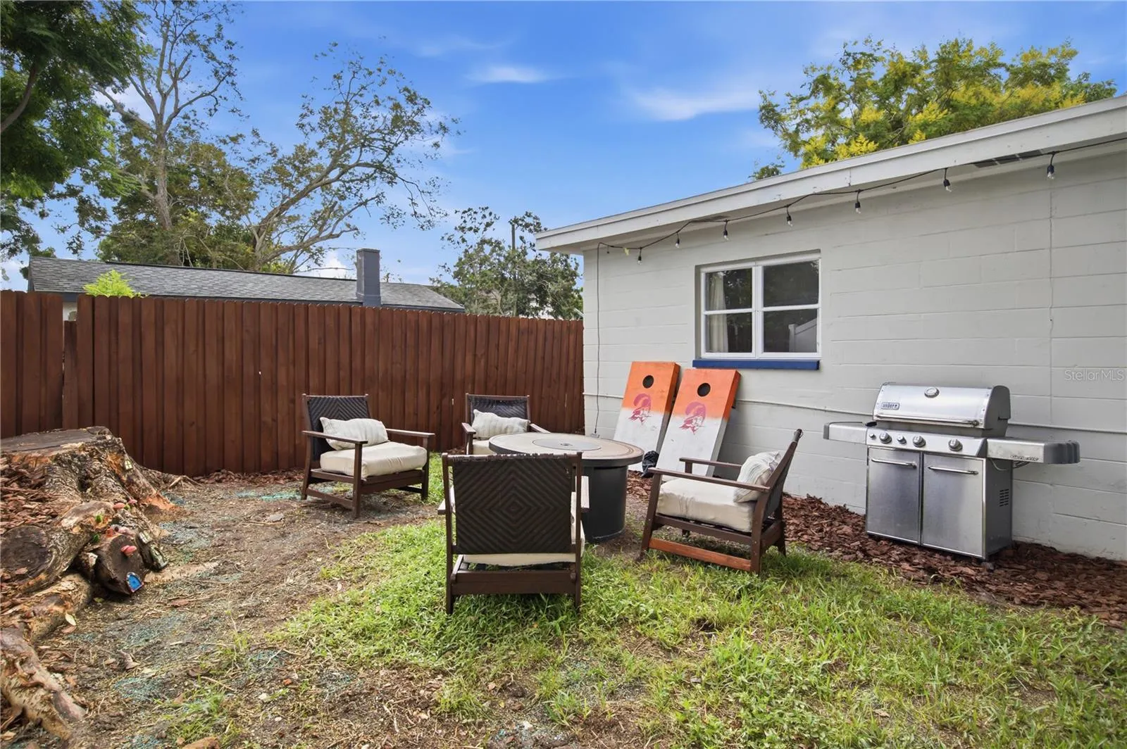 1807 DOUGLAS AVE