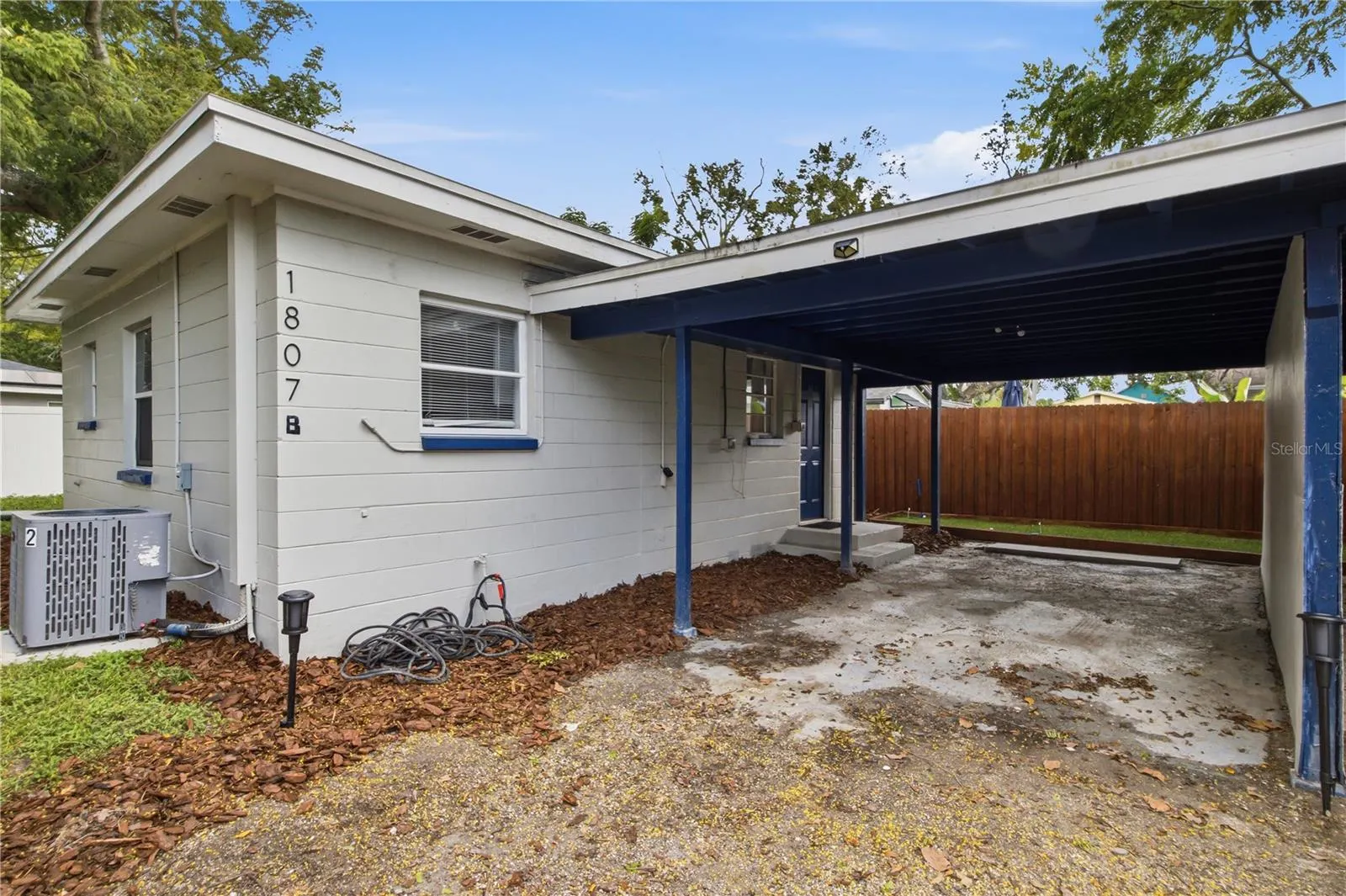 1807 DOUGLAS AVE