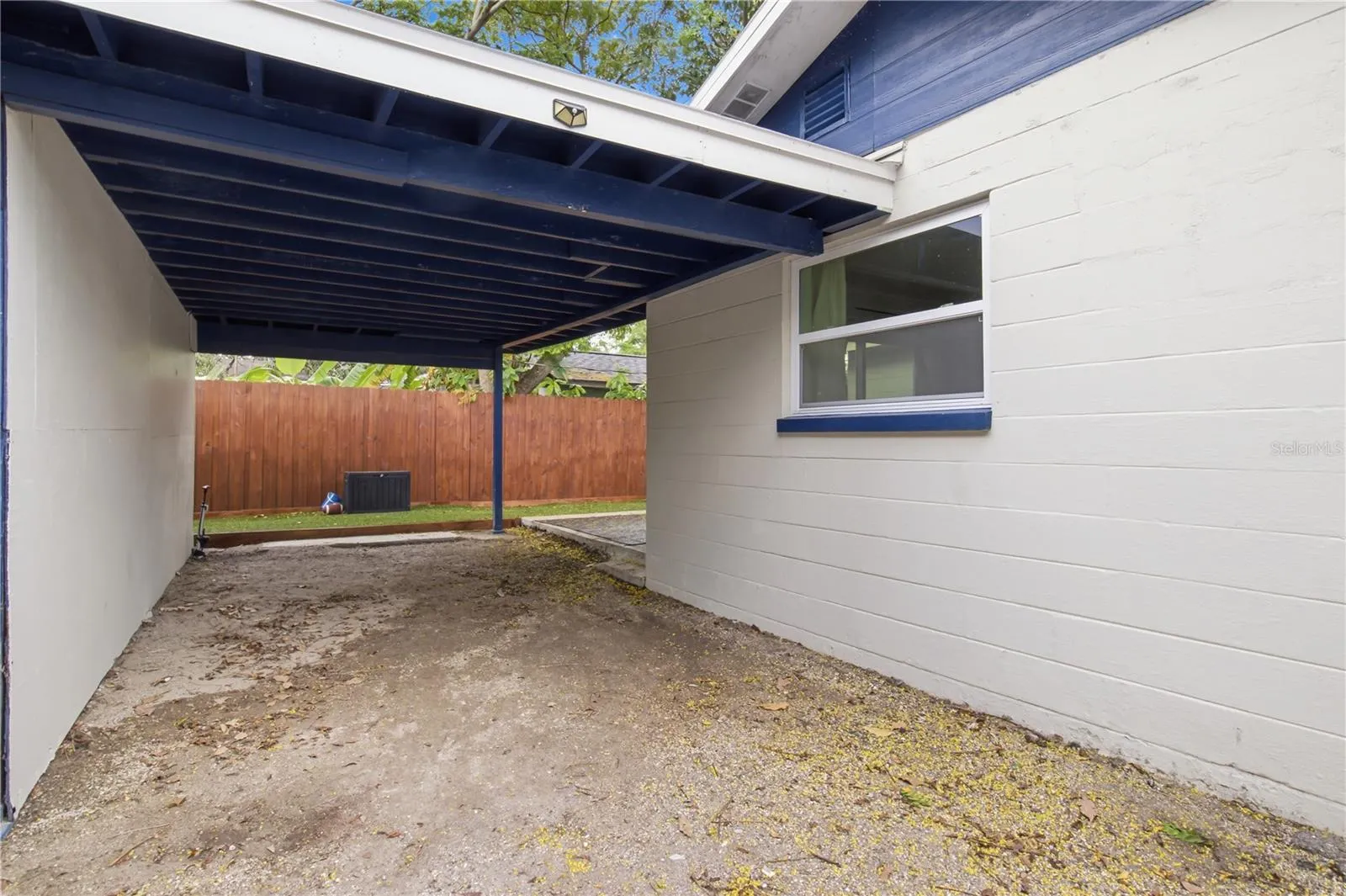 1807 DOUGLAS AVE